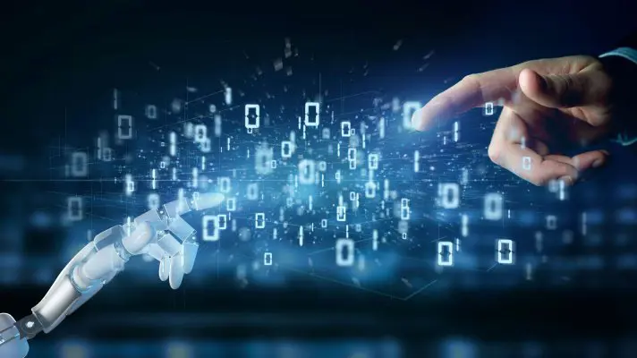 Robotarm och människohand rör vid varandra i en digital, teknologisk miljö fylld med binära koder